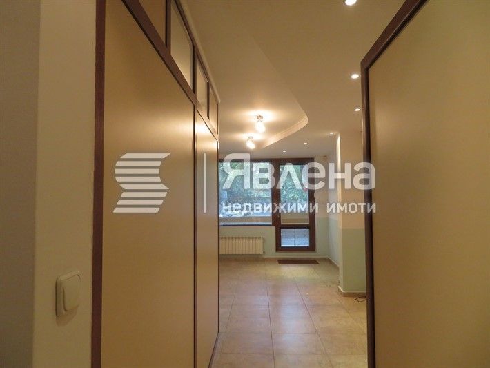 Продава се Тристаен апартамент в София, Докторски паметник - 53 кв.м за 3772 €/кв.м - Снимка #1