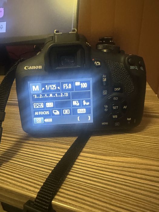 Canon EOS 2000D + чанта