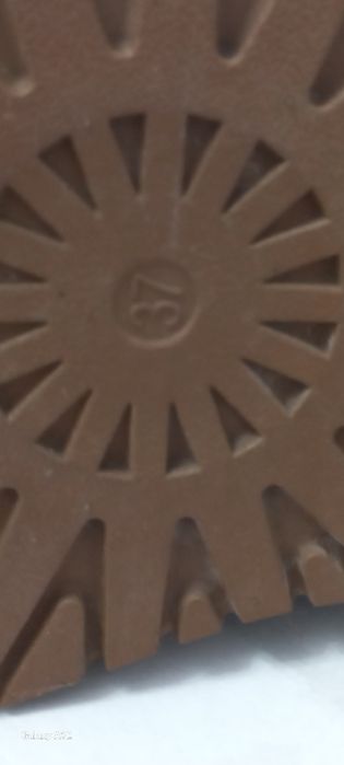 Продам  уги  в отличном  состоянии ,одевала пару раз не подошёл размер