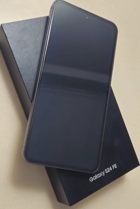 S 24 FE 256 gb

Экран: 6.7″ Dynamic AMOLED 2X, разрешение 234