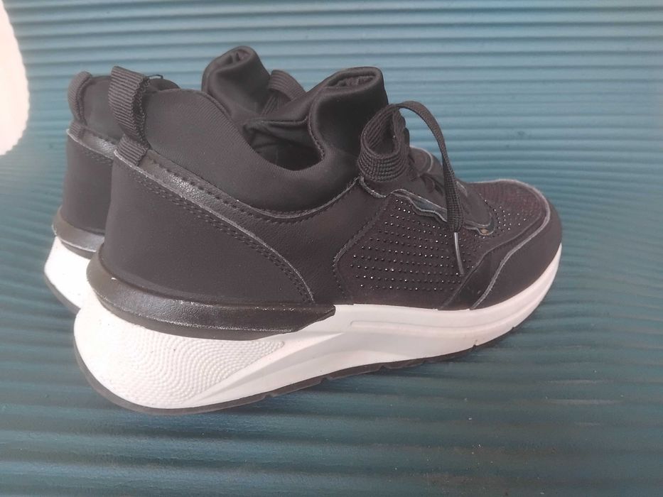 Удобни Маратонки 39 номер