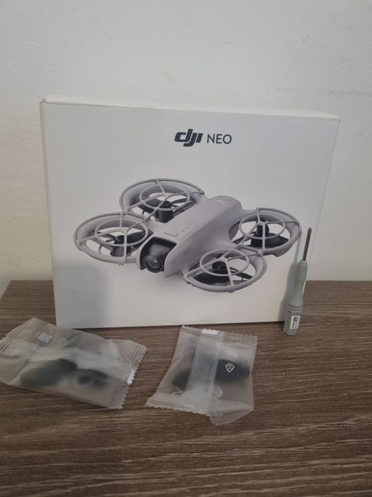 Vand drona DJI NEO + Telecomanda RC-N2