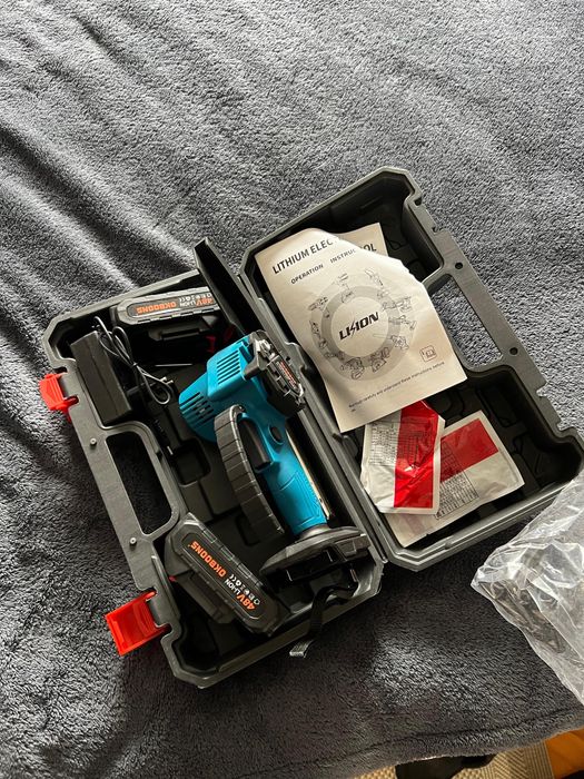 Se vinde mini ferastrau electric nou