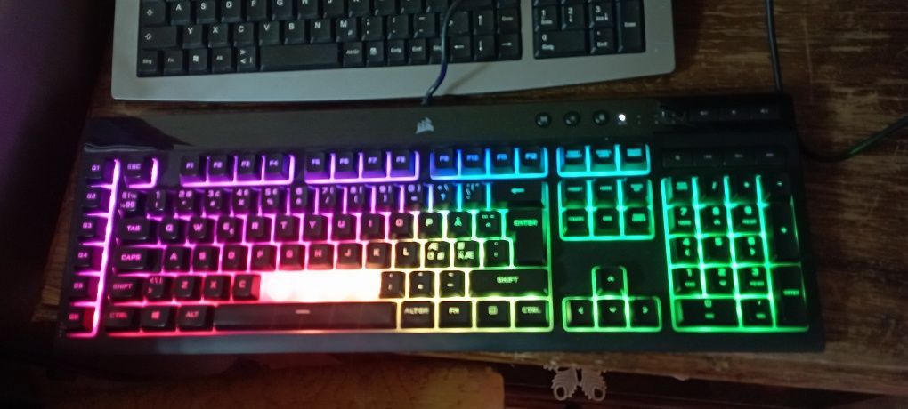 Tastatura Corsair K55 RGB Pro