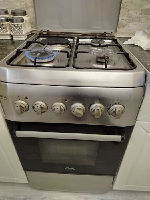 Продам газ плиту