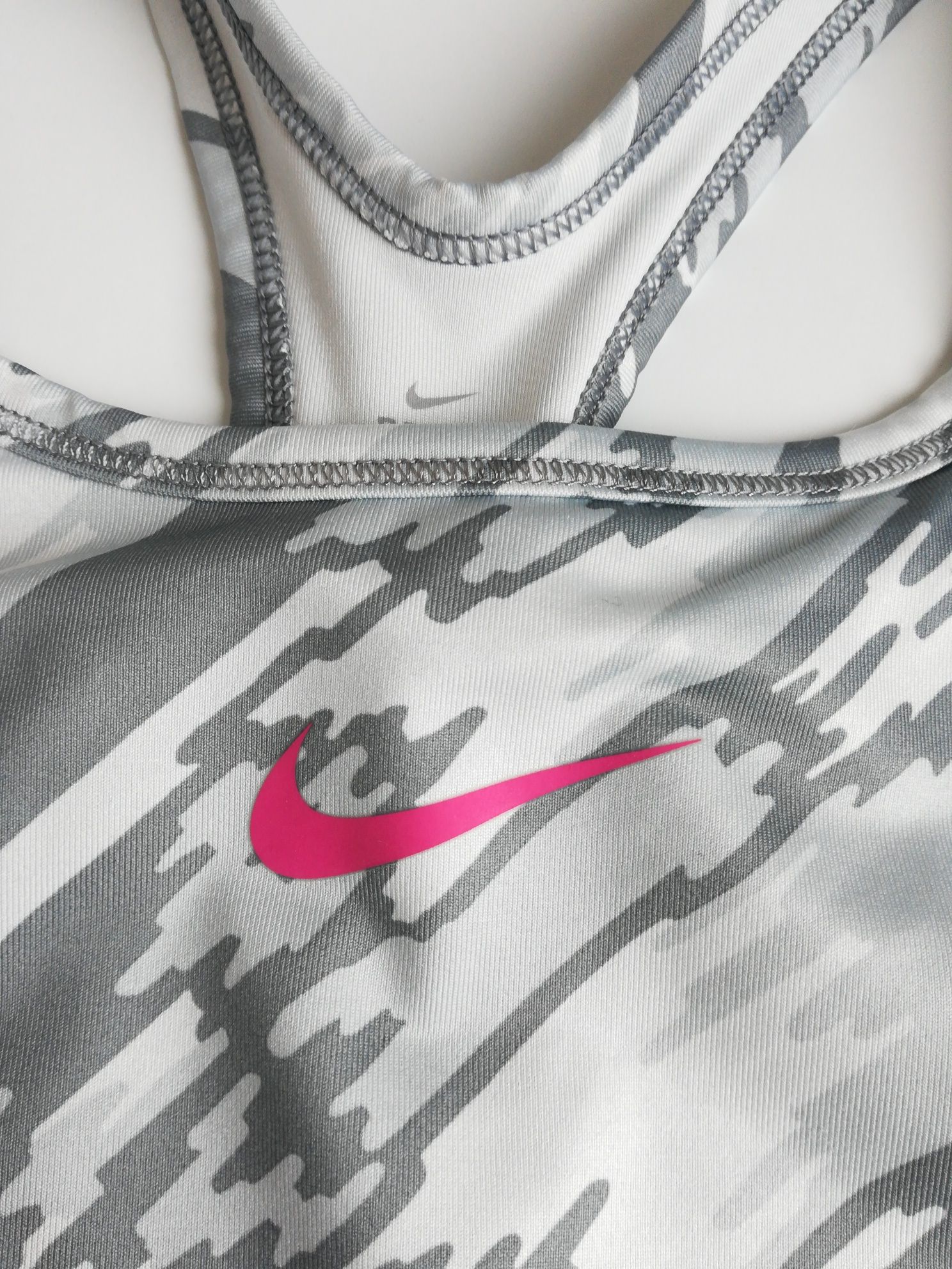 Спортно бюстие  Nike dri-fit