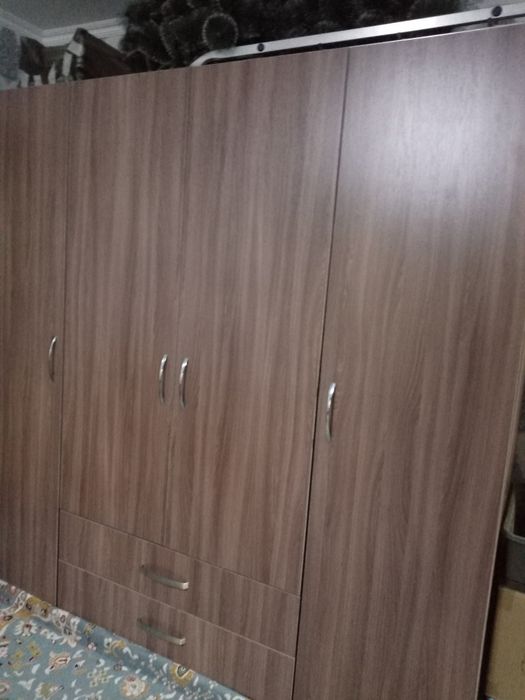 Коринечвый большой шкаф, шкаф для одежды