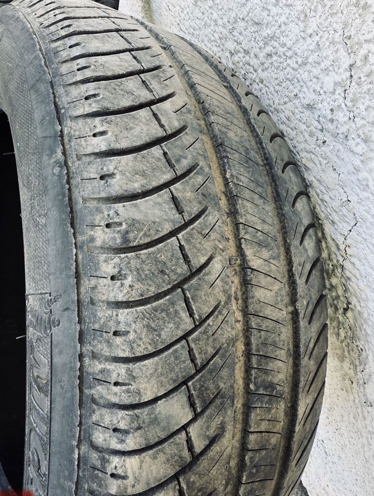 Vand doua anvelope Michelin