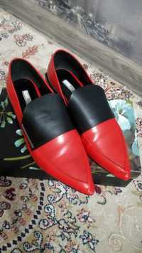 Туфли,красного цвета ушки черного цвета,в хорошем состоянии