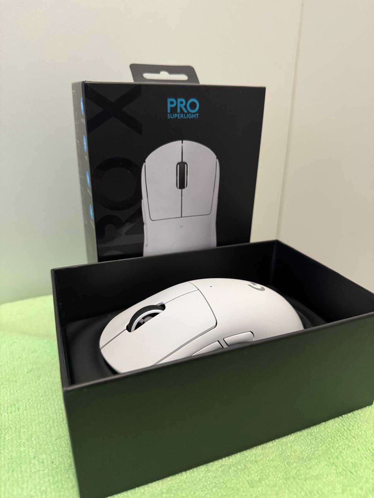 Гейминг мишка Logitech-PRO X Superlight,оптична, бежична,бяла