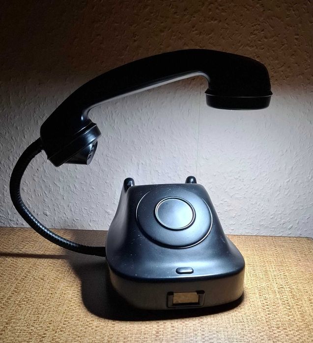 Дизайнерска Настолна Лампа от Стар Телефон