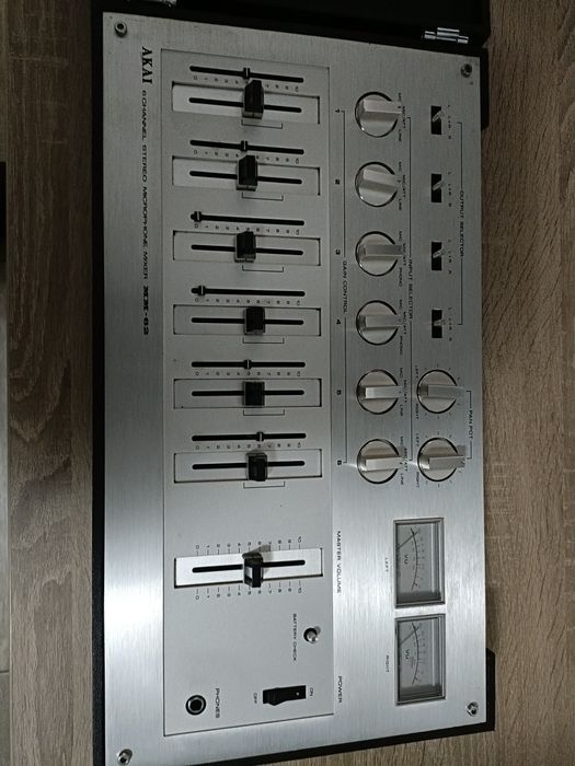 Akai MM 62 mixer audio de colecție cu VU mere perfect funcțional!