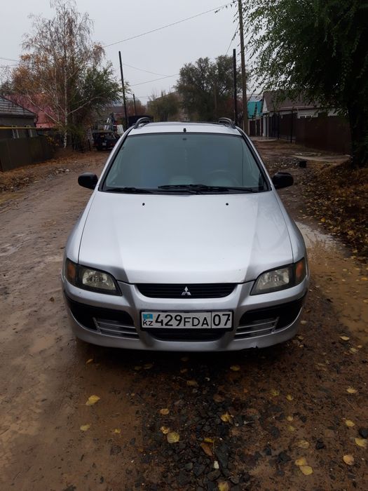 автомашина митсубиси спейс стар