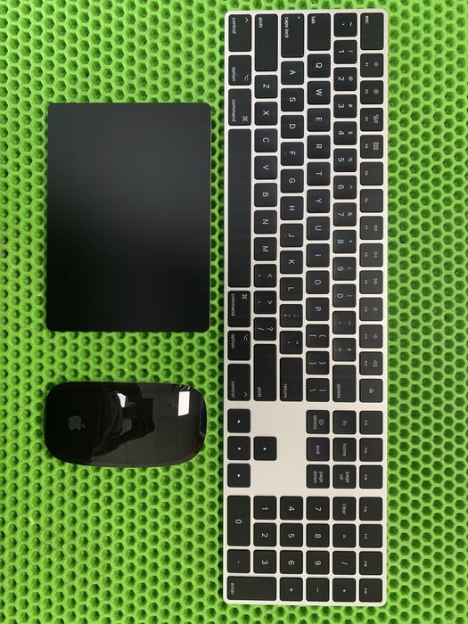Apple mouse 2, keyboard 2, trackpad 2. Черные.