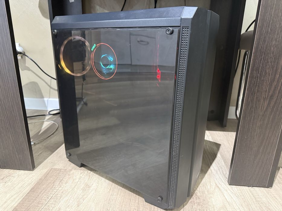 Геймърски компютър + клавиатура– Ryzen 7 + RTX 2060 Super