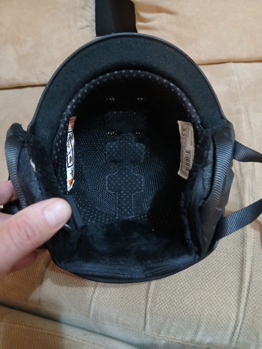 Продавам ски каска