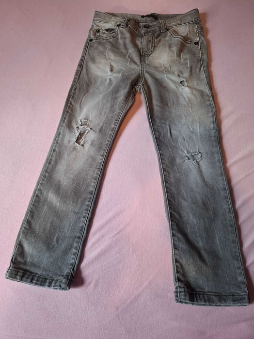 Детски маркови дънки за 10 лв.4 броя.