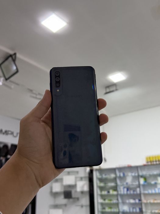 samsung A50 64gb срочни сотилади