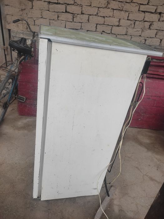 Холодильник сотилади