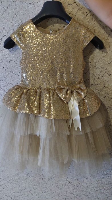 Платье нарядное на девочку