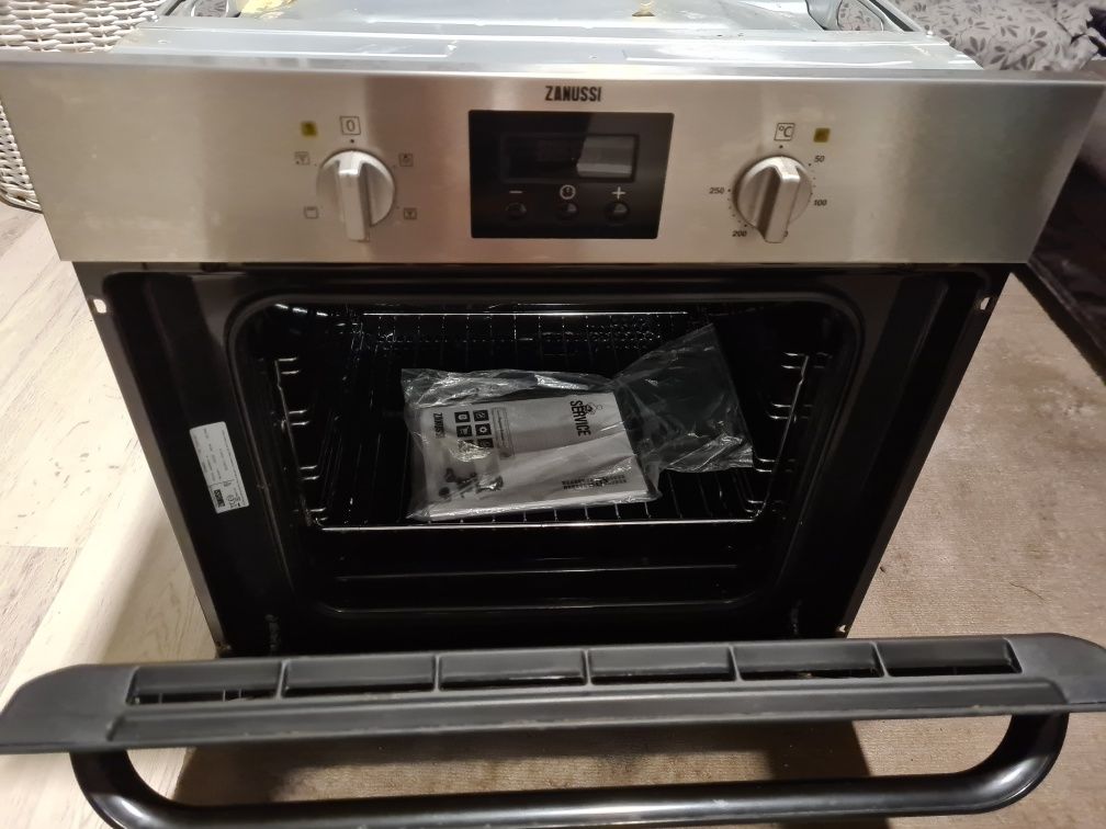 Фурна за вграждане Zanussi