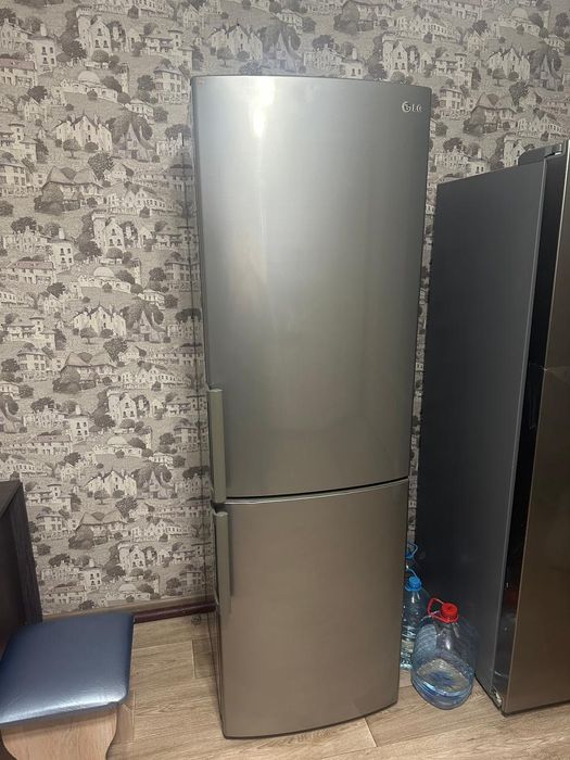 Продам холодильник " LG"