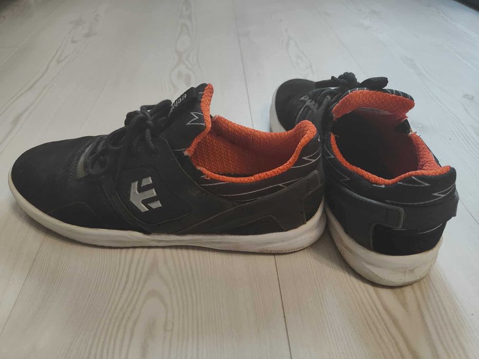 Adidasi Etnies - marimea 39