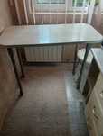 Vând masă preț 100 lei     scaune 4 bucăți preț 60 lei bucat 074249047