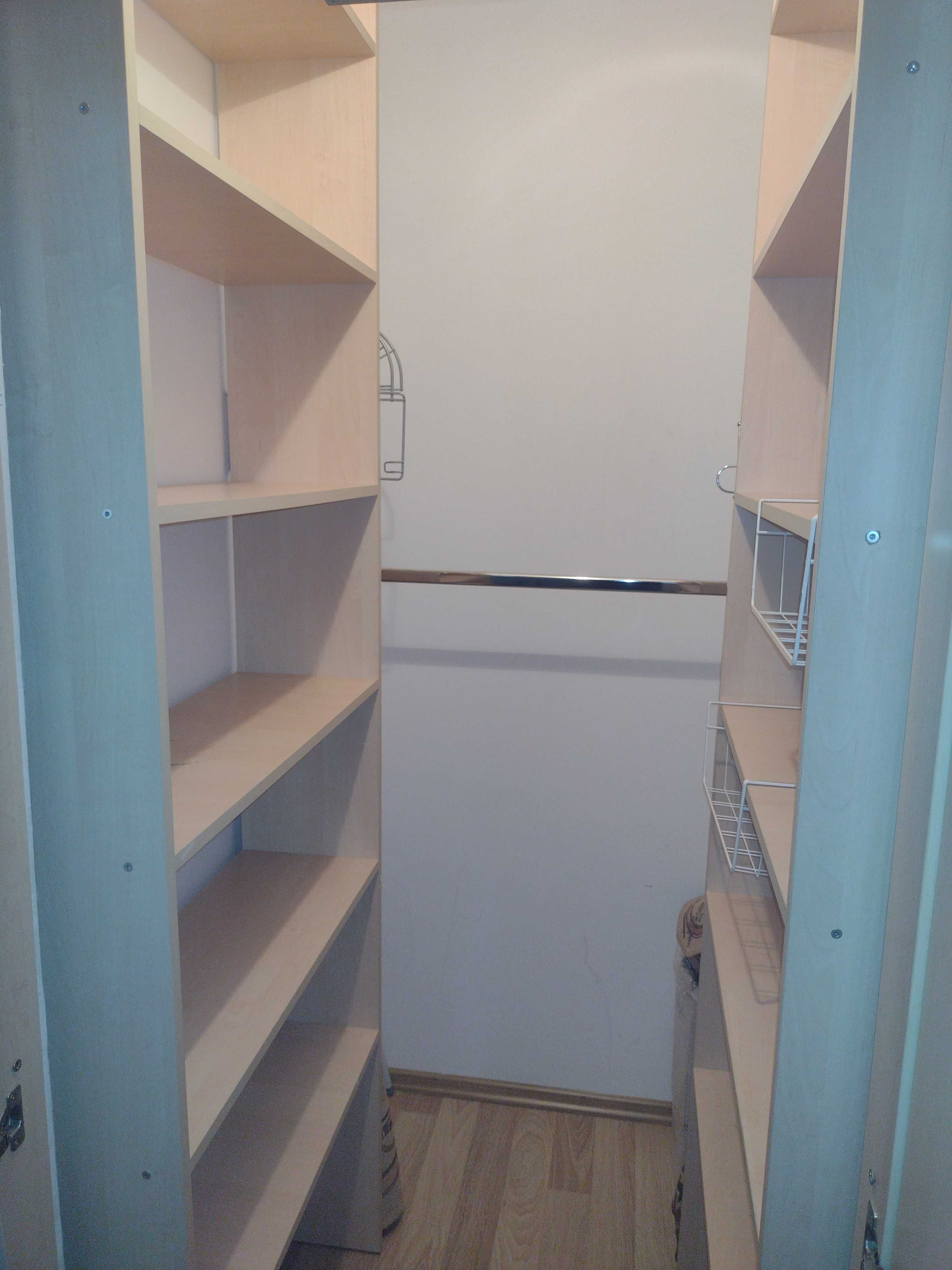 PF Inchiriez ap. 2 cam. decomandat, semicentral 500 euro plus garanție