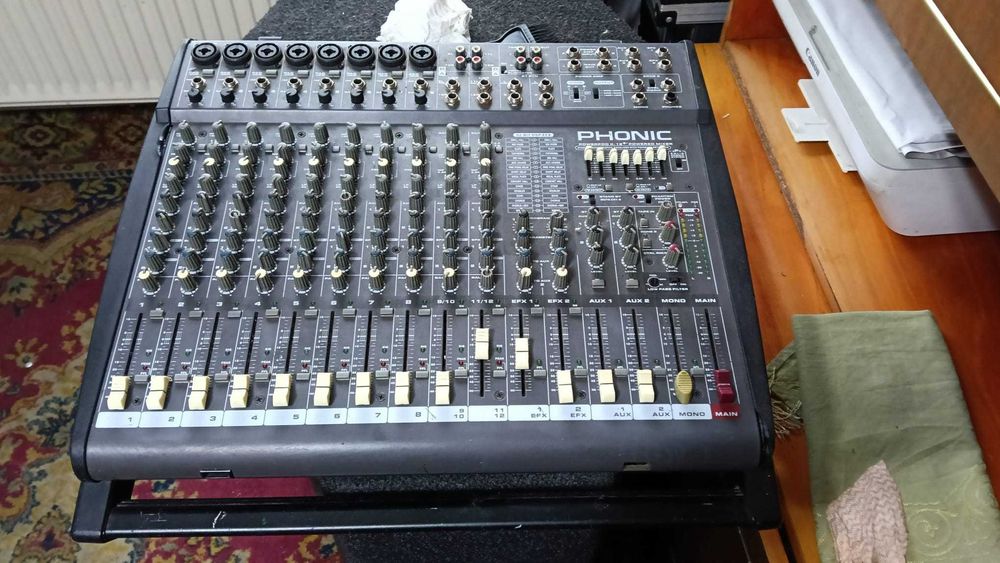 Mixer Phonic K12 2x500 vatti 4 ohmi