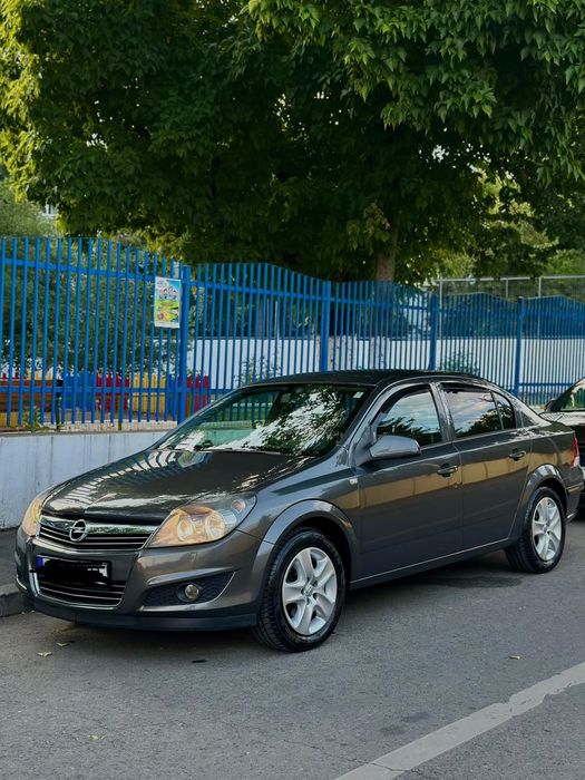 Opel Astra Vând Opel Astra H Sedan 2011 ( Benzina+Gaz) 1,6