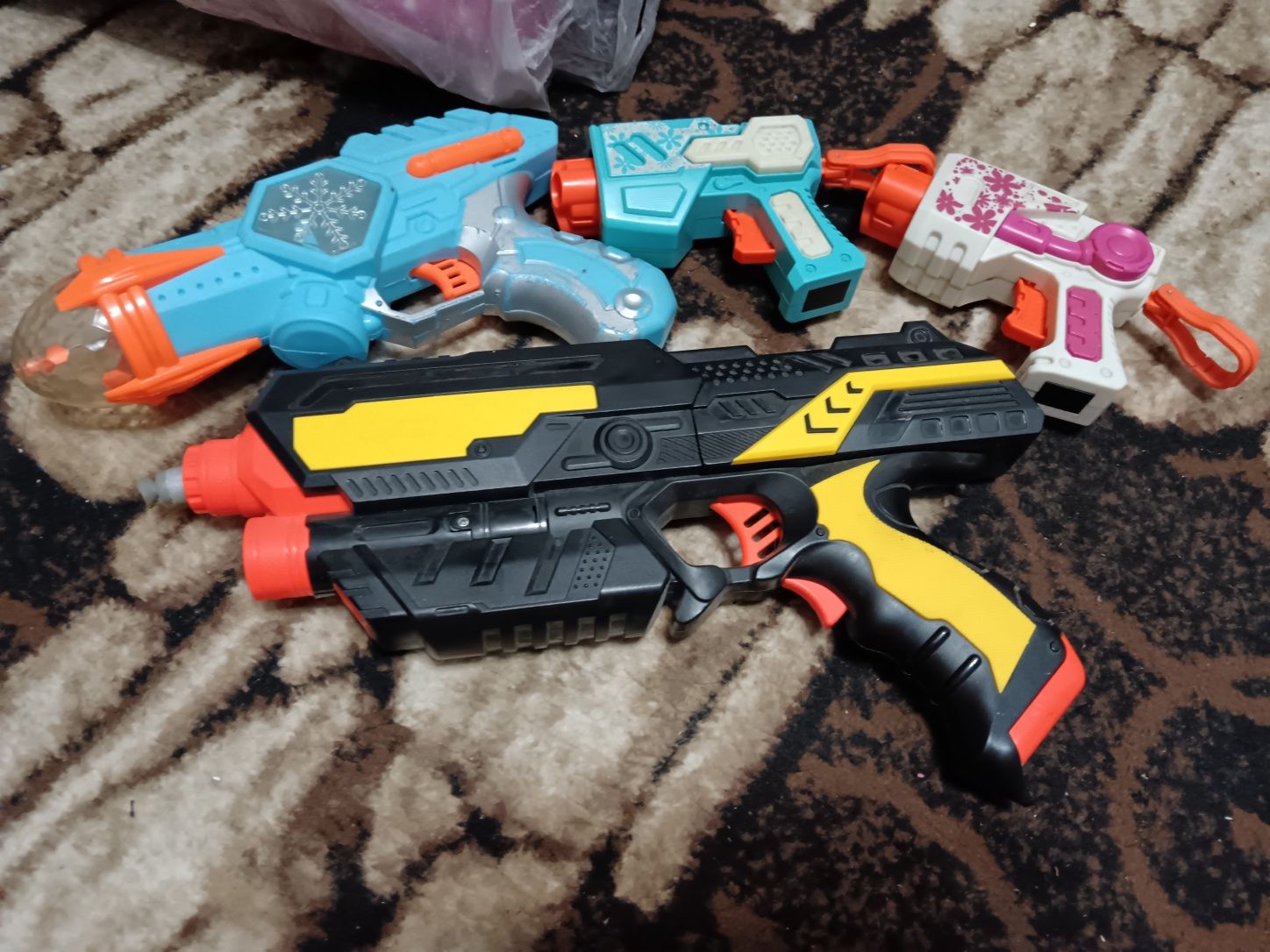 Продаются игрушки