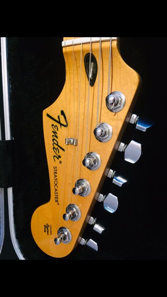 Електрическа китара Fender Stratocaster