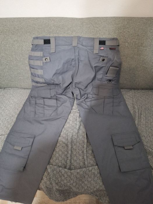 Pantaloni tactici pentru toate sezonurile.Stare noi