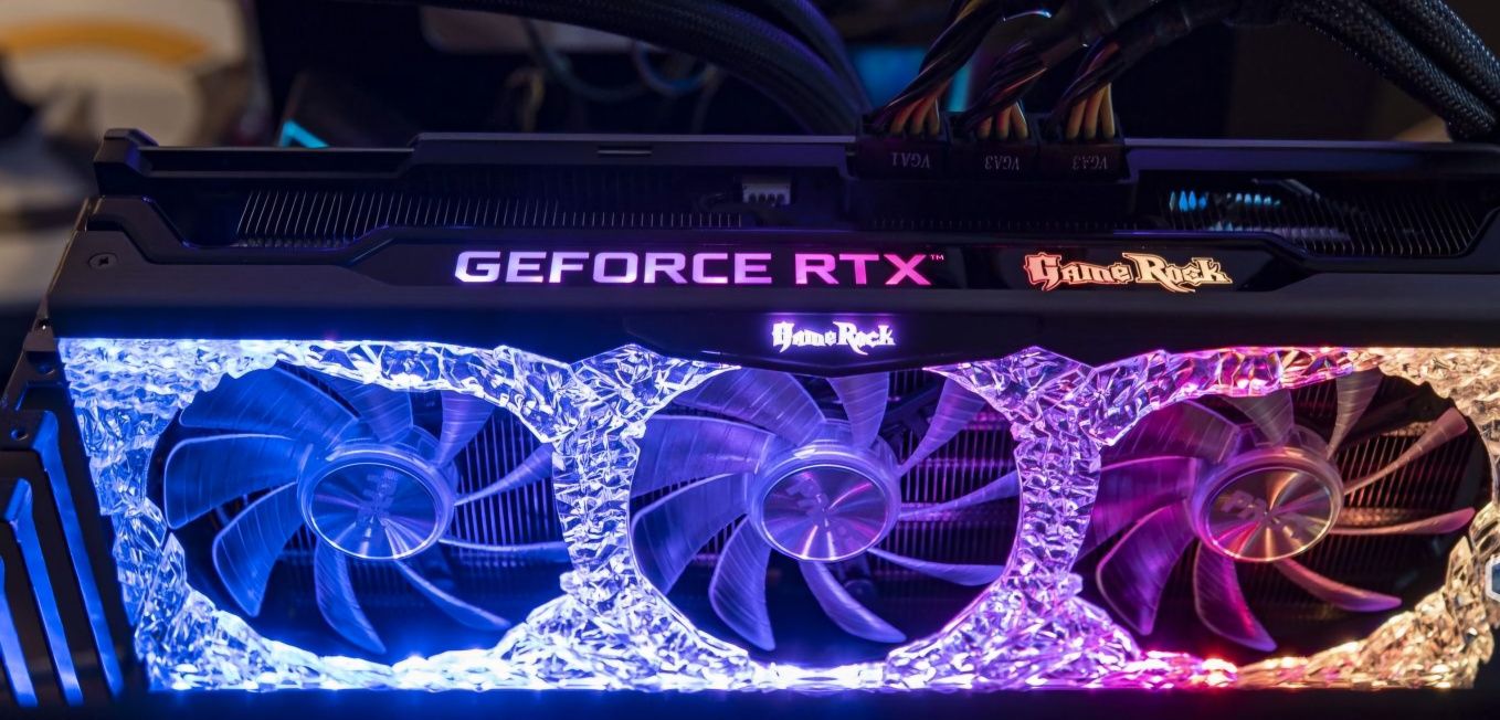 Продавам nvidia RTX 3080Ti
