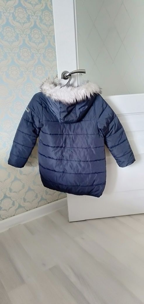 Продам куртку для девочек зимняя.