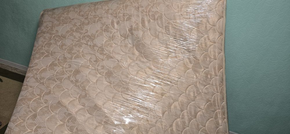 Продам матрас в хорошем состоянии