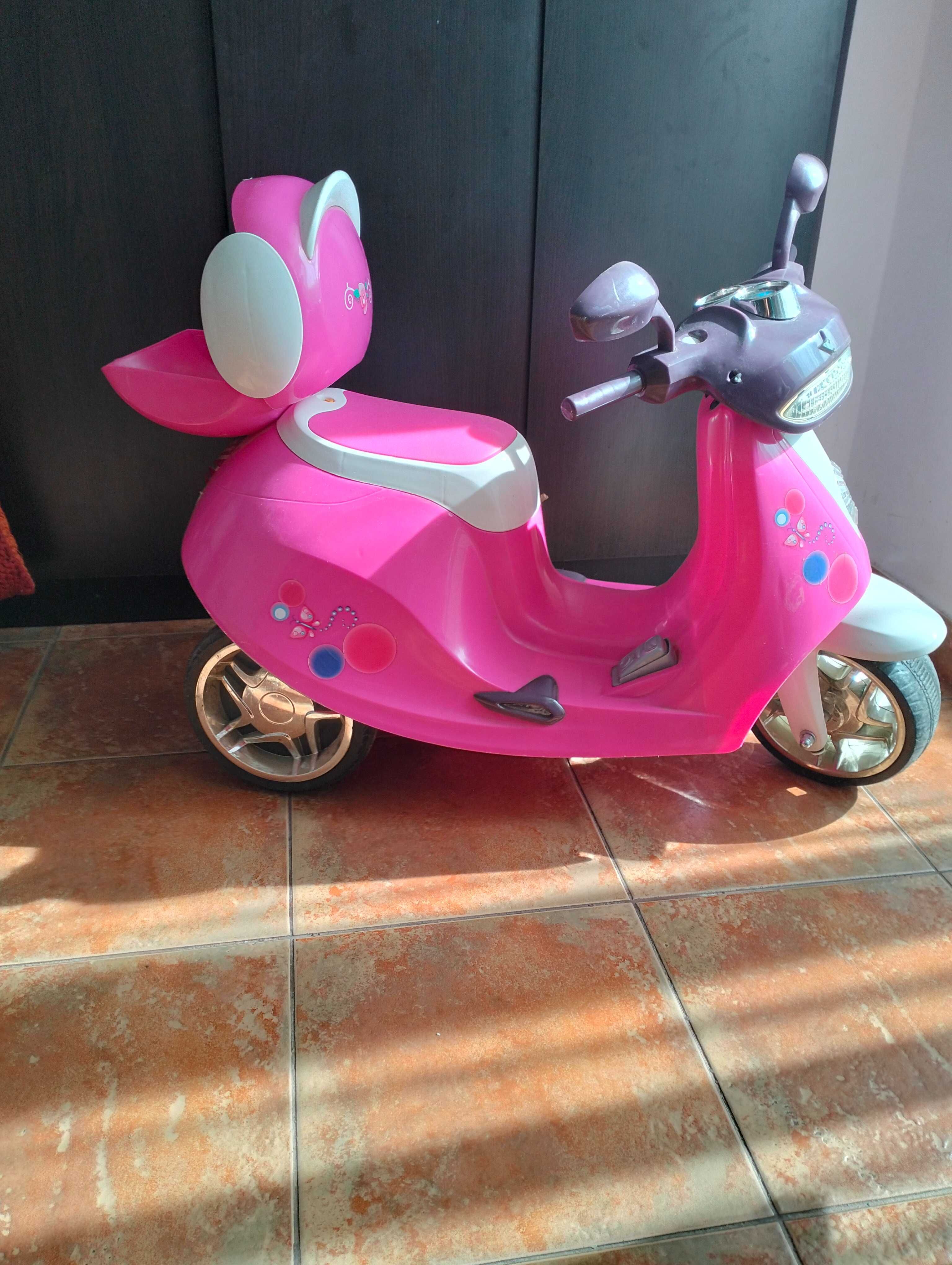 Motocicleta electrica roz