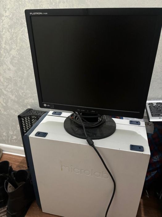 Компьютер в сборе (монитор, клавиатура, системный блок) — на запчасти