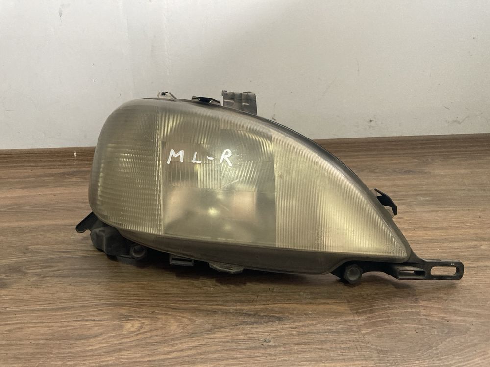 Десен фар за Mercedes ML W163 / Мерцедес МЛ 2000г