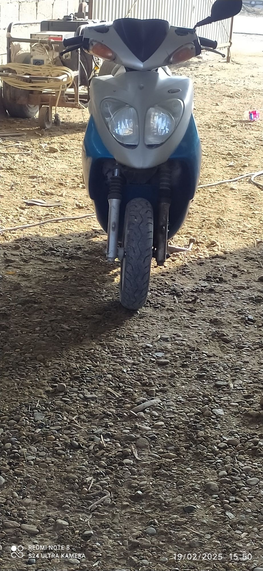 Mototsikl holadi zòr