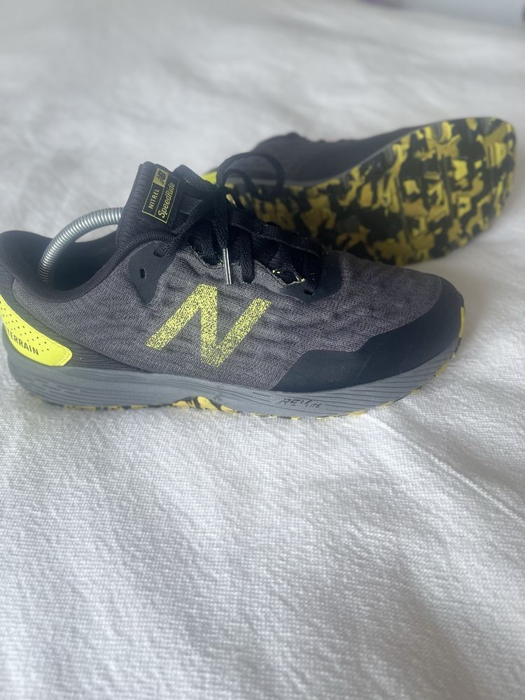 Adidași New Balance mărime 44