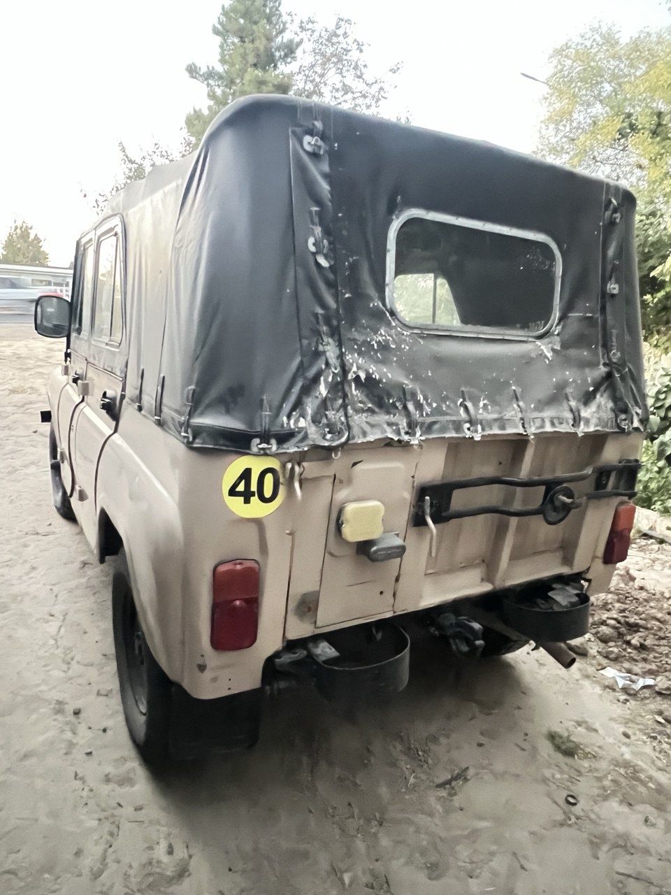 Uaz moshina sotiladi