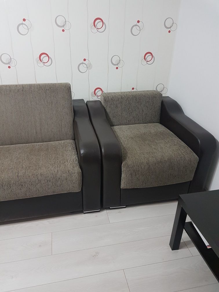 Canapea extensibilă și fotolii