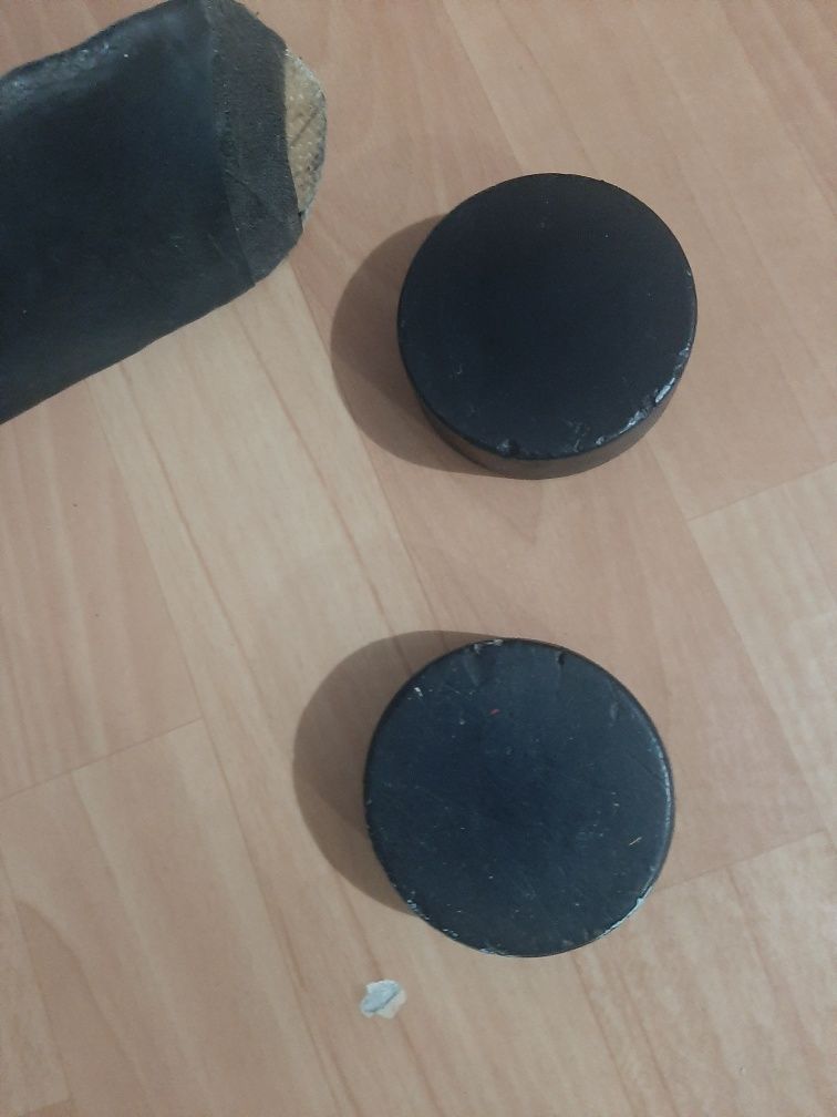 Клюшка JOFA + 2 шайбы. Б/у. Левый хват.