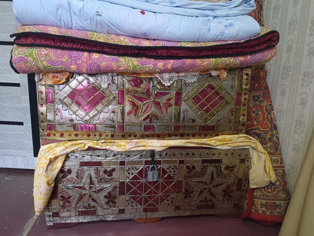 Сундуки 2 штуки древние