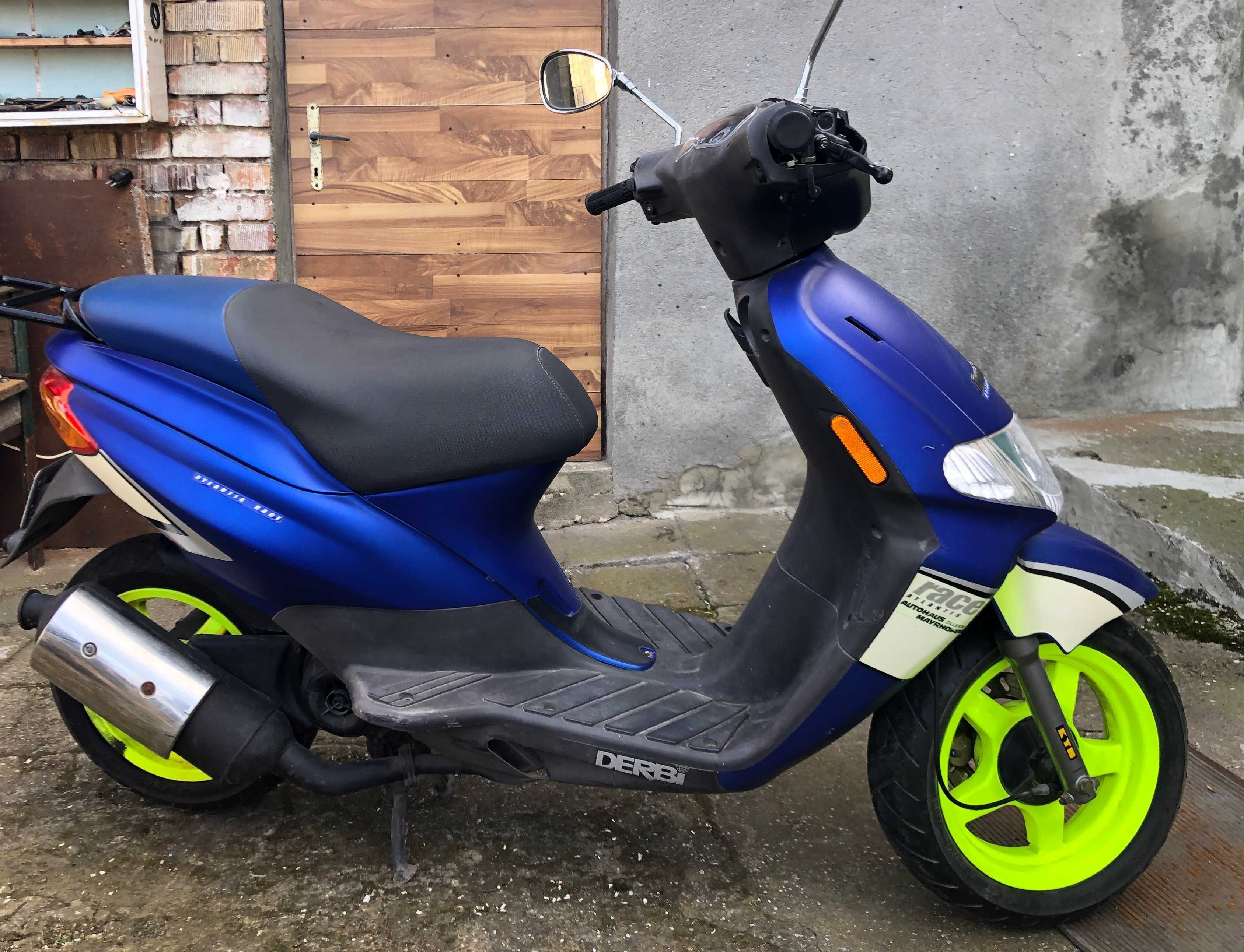 Продавам скутер Derbi 50 Atlantis Bullet