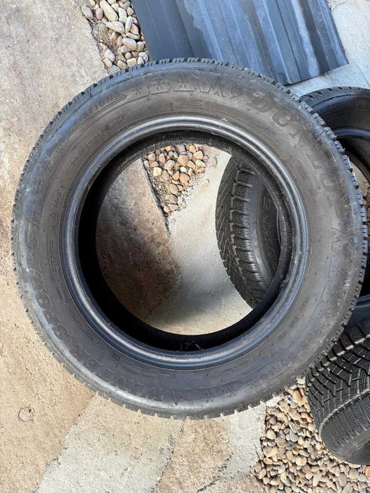Vand 4 anvelope de iarna 205/60/16 + roata de rezerva cu anvelopa vara