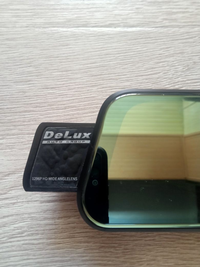 Продам видеорегистратор DELUX в отличном состоянии.