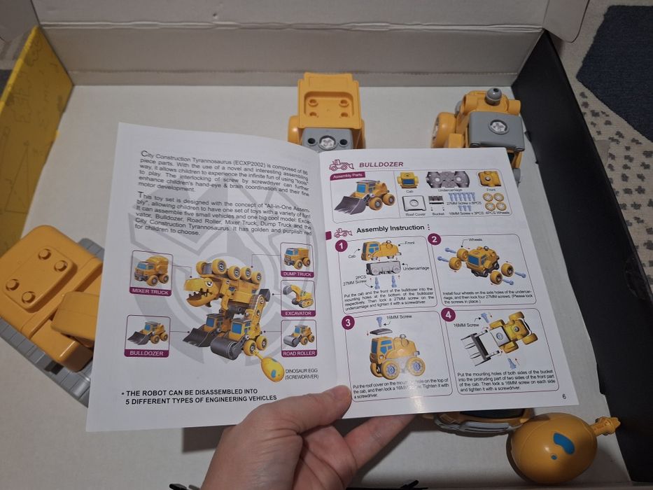 Set constructie robot dinozaur de jucarie 5 in 1 cu masini constructii